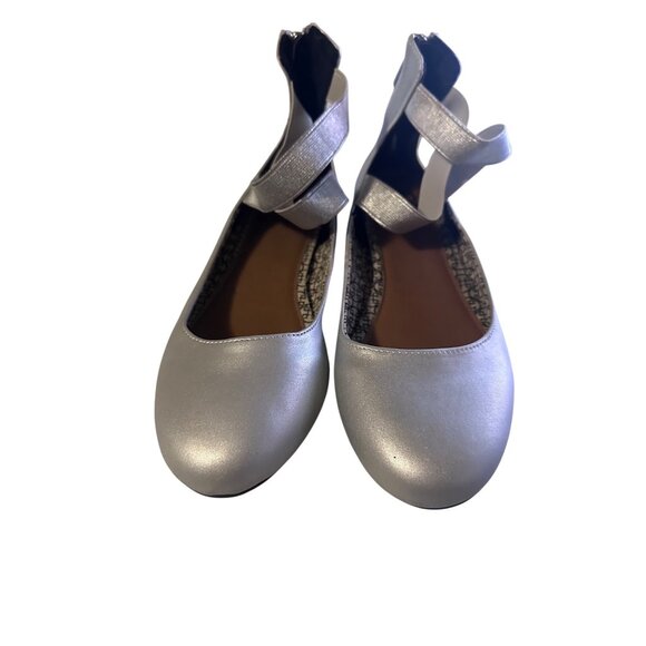 Daisy Fuentes silver flats zip back size 9 - Picture 2 of 5